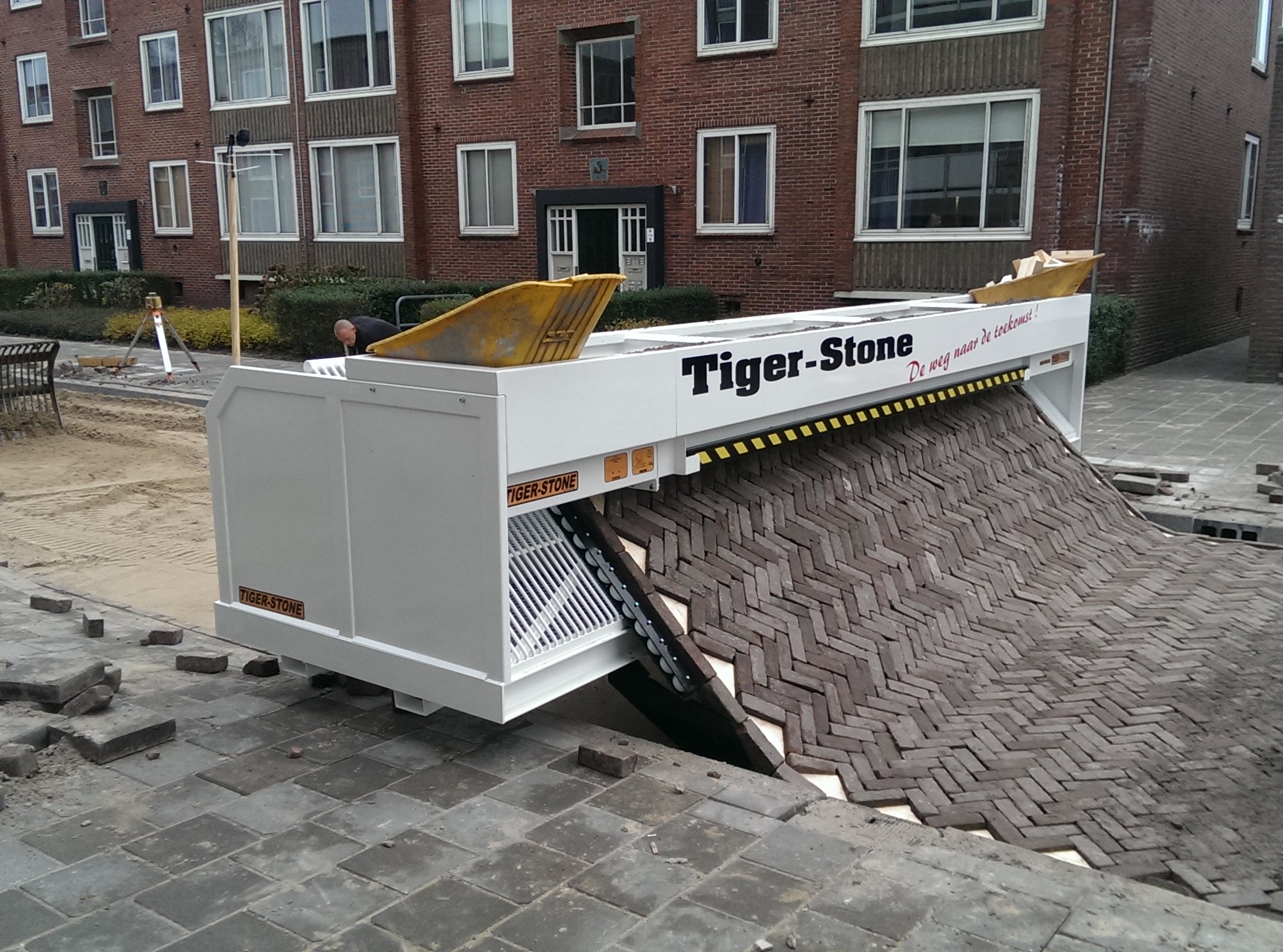 JSB Infra neemt nieuwe Tiger-Stone in gebruik